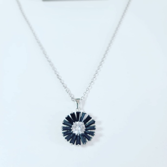 Zirconia dark Grey Pendant on a silver color chain - Picture 3 of 3